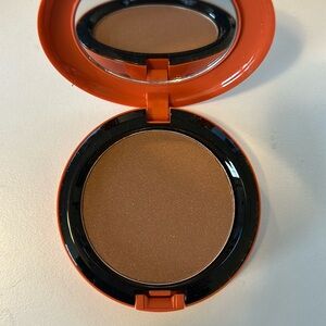 New in box MAC Bronzing Powder in Refined Golden